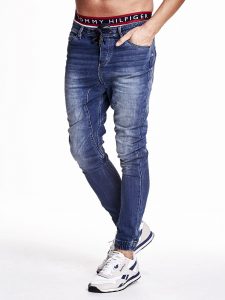 granatowe jeansy 