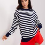 Granatowo-ecru sweter oversize z rozcięciami